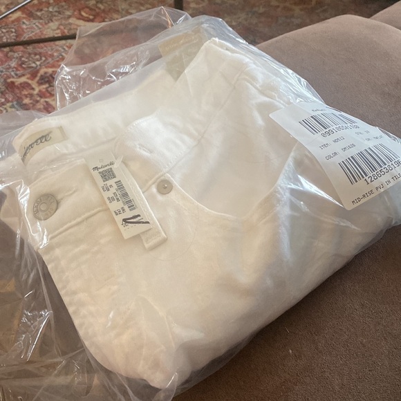 Madewell The Mid-Rise Perfect Vintage Straight Jean in Tile White ND512 - Picture 6 of 6